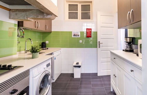 Misericordia Apartment | Central Chiado 1E by Central Hill