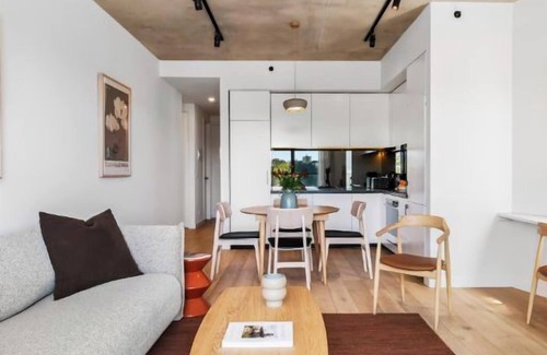 Cremorne Apartment | Central, Chic & Cool Richmond Apt. 2BR. Sleeps 6.