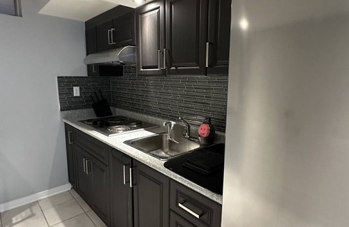 Downsview House | Central city - 10 mins from Pearson airport