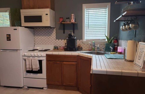 Del Mar House | Central City Nook w/Fenced Backyard