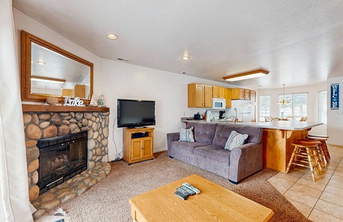 Harbor Village Condo | Central condo w/grill & community pool/hot tub/tennis - on bike path
