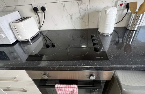 Canning Town Apartment | Central Cosy 2 Bed Apartment near O2, Excel, Airport & Canary Wharf