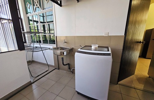 Bambalapitiya Apartment | Central, Cosy, Homely 3Br stay