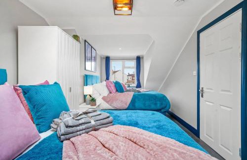 Coventry House | Central Coventry, Cinema Tv Games Room, Sleeps 11