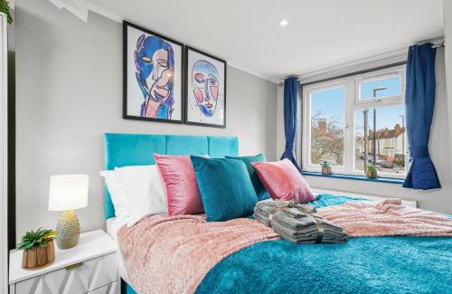 Coventry House | Central Coventry, Cinema Tv Games Room, Sleeps 11