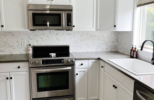North End House | Central + Cozy 2 Bdrm House Minutes to Downtown - pet friendly