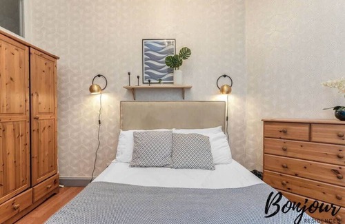 West End Apartment | Central, Cozy 2BR-1BA in Haymarket
