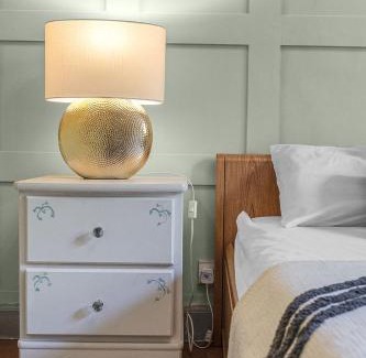 West End Apartment | Central, Cozy 2BR-1BA-Haymarket - with Parking