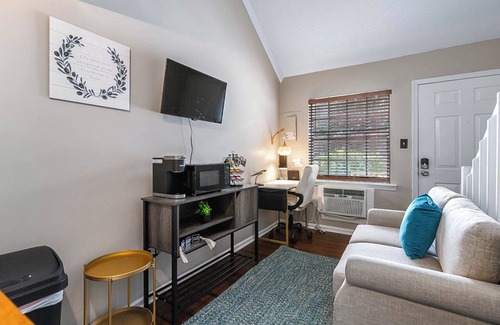 Southwest Raleigh Apartment | Central Cute Loft Downtown Raleigh