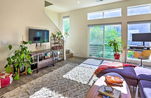 Jefferson Park House | Central Denver Townhome w/ Rooftop + Views!