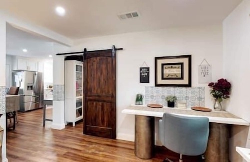 Haltom City House | Central DFW Cozy Eclectic: 15 Mins to Fort Worth Stockyard