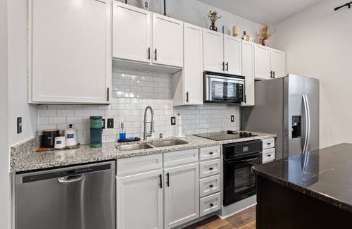 Downtown Condo | Central Downtown Luxury Condo