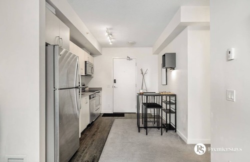 East Village Apartment | Central DT » King Bed » Near Library » Fitness Centre