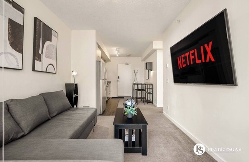 East Village Apartment | Central DT » King Bed » Near Library » Fitness Centre