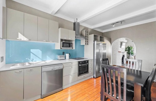 Epsom House | Central Epsom Retreat