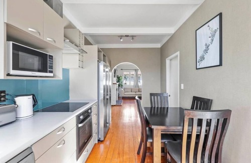 Epsom House | Central Epsom Retreat