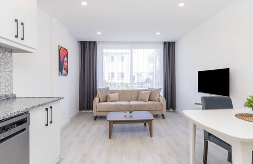 Eski Lara Apartment | Central Flat Close to Sea in Muratpasa