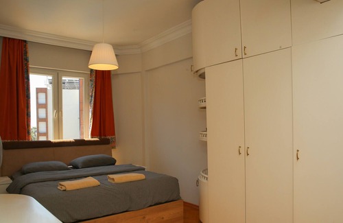 Alanya Apartment | Central Flat w/ Balcony & Sea View, 1 Min to Beach