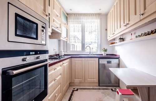 Besiktas Apartment | Central Flat with Balcony near Zorlu Center