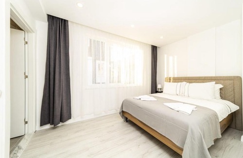 Eski Lara Apartment | Central Flat with Terrace in Muratpasa