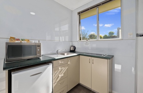 Lowburn Hotel | Central Gateway Motel