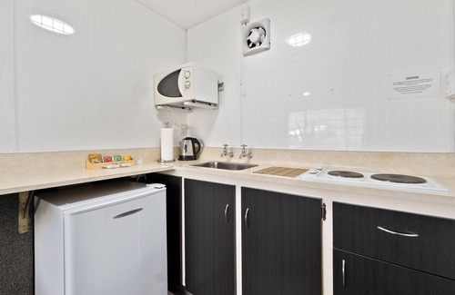 Lowburn Hotel | Central Gateway Motel