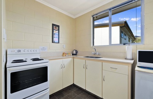 Lowburn Hotel | Central Gateway Motel