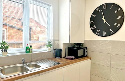 Northampton House | Central Luxe 4BR House|FreeParking| 5 TVs |Sleep10