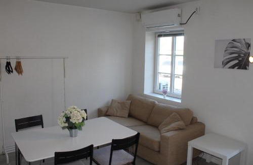 Abbekas Apartment | Central Ground Floor Flat Near Beach & Transit