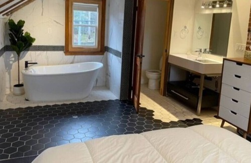 Halifax Apartment | Central Halifax Urban Cottage (2 bed, 2 bath)
