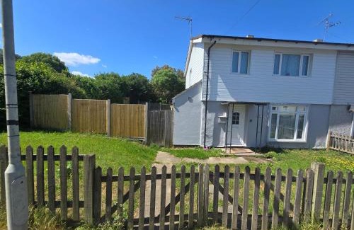 Canterbury Apartment | Central Haven-4bedroom Great For Longer Stays - for Contractors, Teams, free parking, in Canterbury Kent!