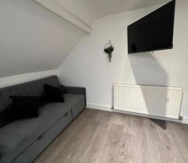 Hedon Apartment | Central Hedon Modern Apartment