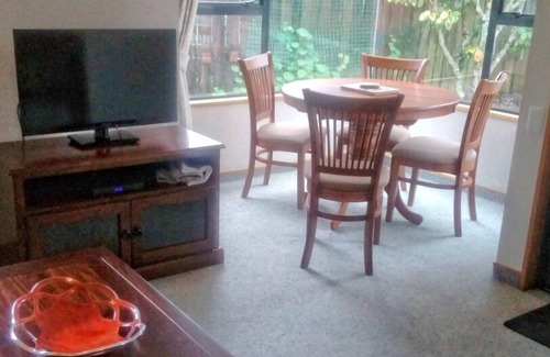 Hokitika House | Central Hokitika CBD and Wild Foods location