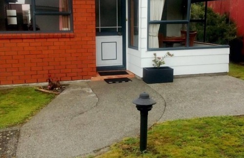 Hokitika House | Central Hokitika CBD and Wild Foods location