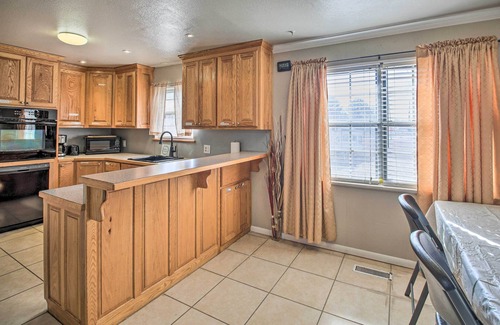 Piney House | Central Hot Springs Family Home w/Deck!
