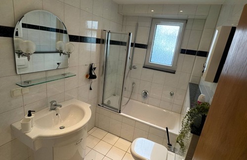 Suedviertel Apartment | Central in Essen! 5 minutes walk from the train station! WH1