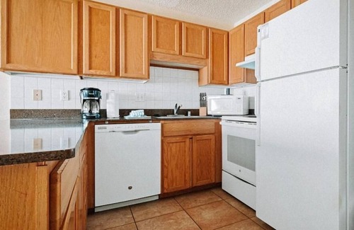 Nawiliwili Apartment | Central Kauai Location – Walk to Beach, Enjoy Pool & Explore the Island Easily