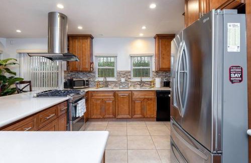 Fairfax District House | Central LA Bliss: 5 BR Home, BBQ, Perfect Location
