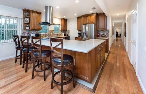 Fairfax District House | Central LA Bliss: 5 BR Home, BBQ, Perfect Location