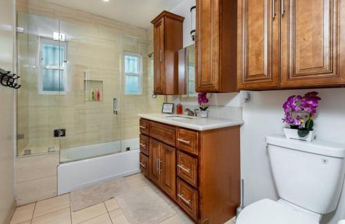 Fairfax District House | Central LA Bliss: 5 BR Home, BBQ, Perfect Location