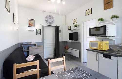 La Bourboule Apartment | Central La Bourboule Apartment - Cozy 2 Bedroom with Balcony & WiFi