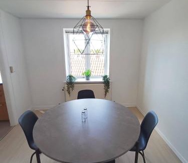 Hjørring House | Central Large Double Room With Free Parking