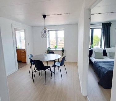 Hjørring House | Central Large Double Room With Free Parking