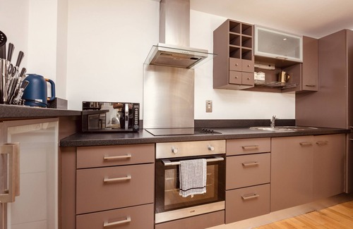Leeds Apartment | Central Leeds Dock Apt & Free Secure Parking!