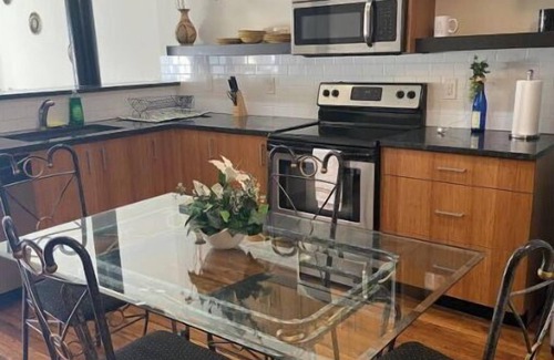 Carver House | Central Located Near VCU -2 Beautiful Suites