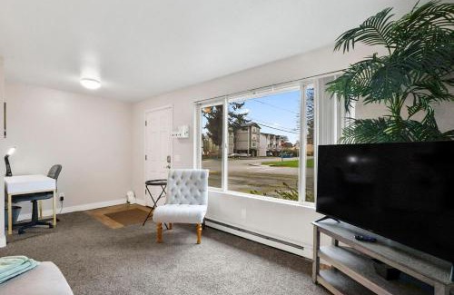 Snohomish Apartment | Central Location - quiet cozy furnished apt #4