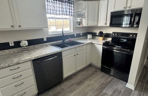 Geneva House | Central Location- SPIRE, Wineries, GOTL, Beach