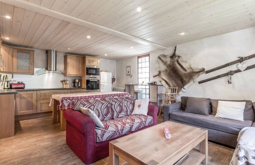 La Clusaz Apartment | Central Location, Walk to Shops, Close to Ski Lifts, Garage Included
