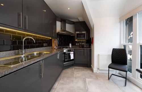 Castle Baynard Apartment | Central London 3 Bed Flat (FS4)