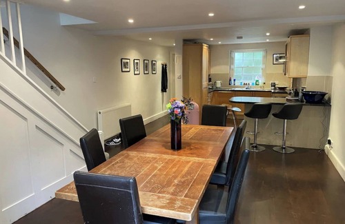 Kennington House | Central London Family House/Home With Private Garden